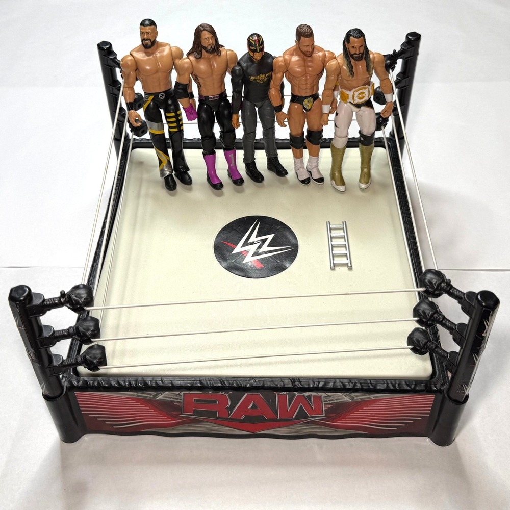 Mattel WWE SuperStar Ring With Spring loaded mat raw + 5 WWE action figures